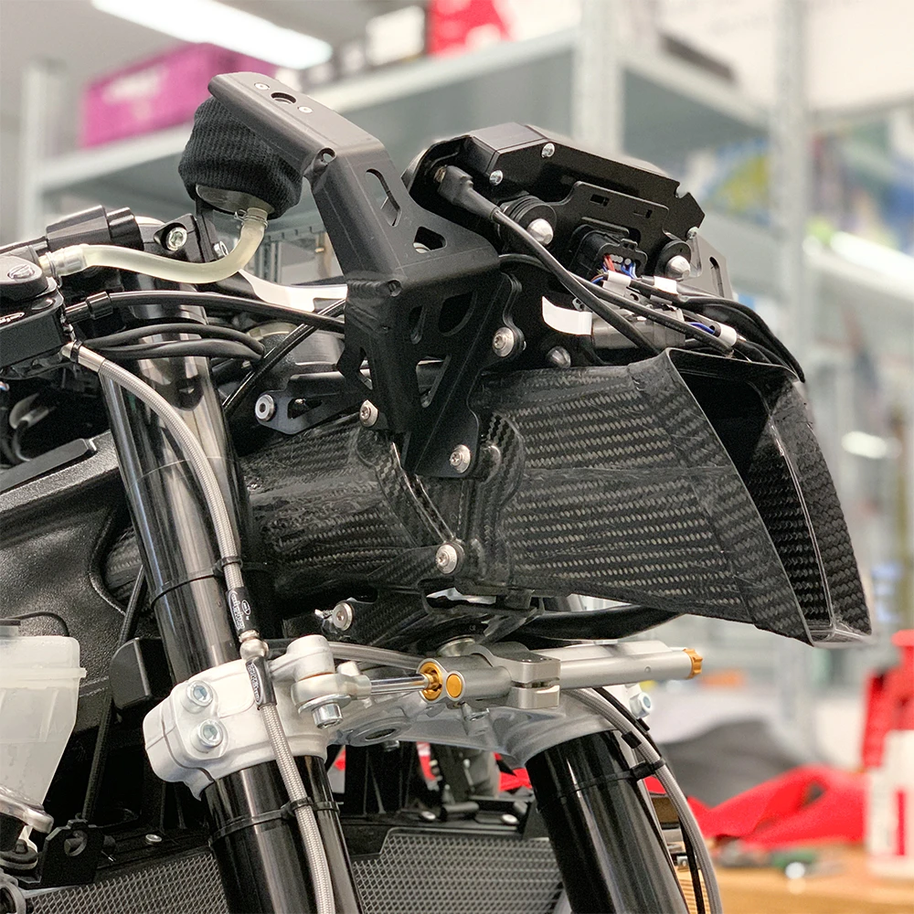 Ansaug-Luftführung SBK, OEM Display 2 Ansaug-Luftführung SBK, OEM Display – Bild 2